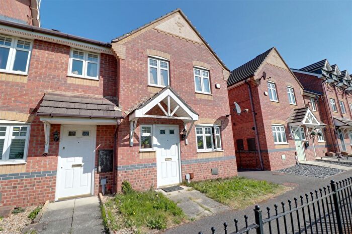 3 Bedroom Mews For Sale In Redwood Drive, Crewe, CW1