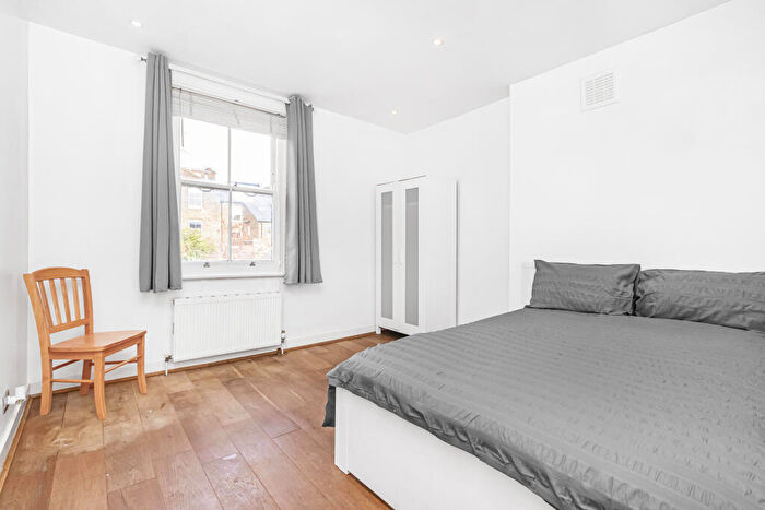 2 Bedroom Flat For Sale In Cheverton Road, Archway, London, N19