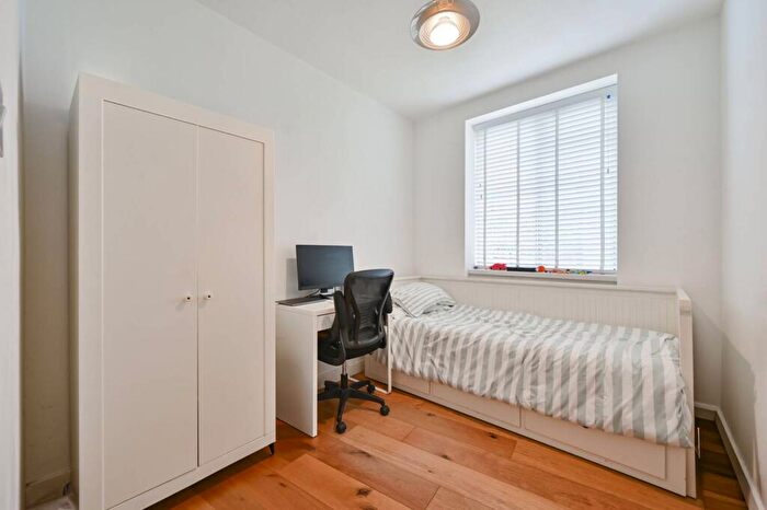 3 Bedroom Flat To Rent In Townshend Court, , St John's Wood, London, NW8