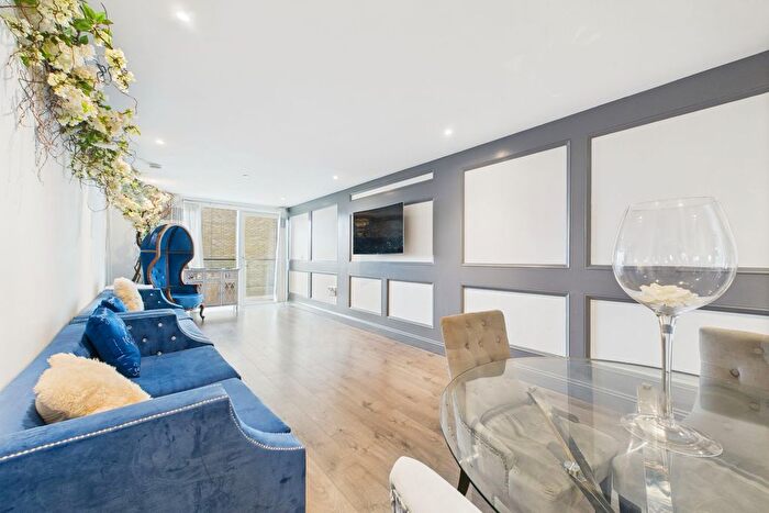 2 Bedroom Flat To Rent In Juniper Drive, SW18