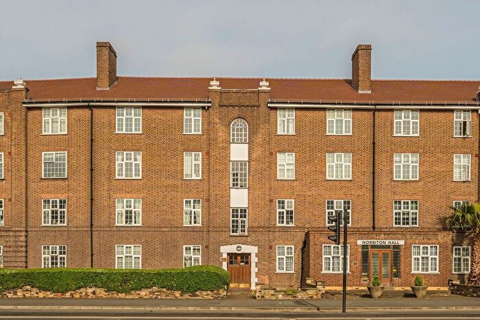 2 Bedroom Flat For Sale In London Road, Kingston Upon Thames, KT2