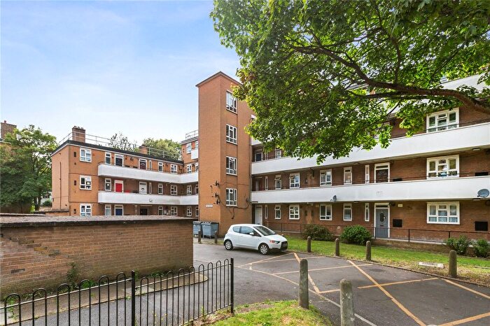 2 Bedroom Flat To Rent In Wray House, Streatham Hill, London, SW2