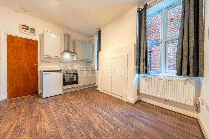 Studio To Rent In Hoop Lane, London, NW11