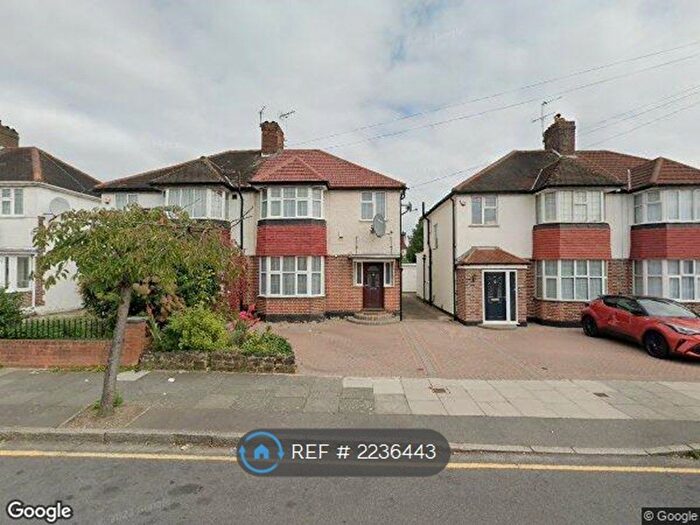 3 Bedroom Semi-Detached House To Rent In Burleigh Gardens, London, N14