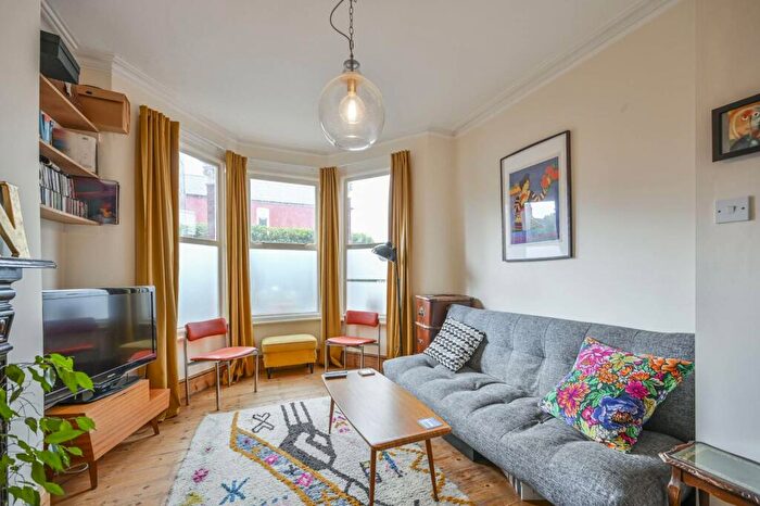 1 Bedroom Flat For Sale In Woodside Gardens, Tottenham, London, , Tottenham, London, N17