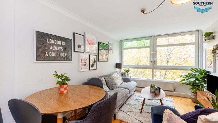 1 Bedroom Flat For Sale In Peckham Road, Camberwell, SE15