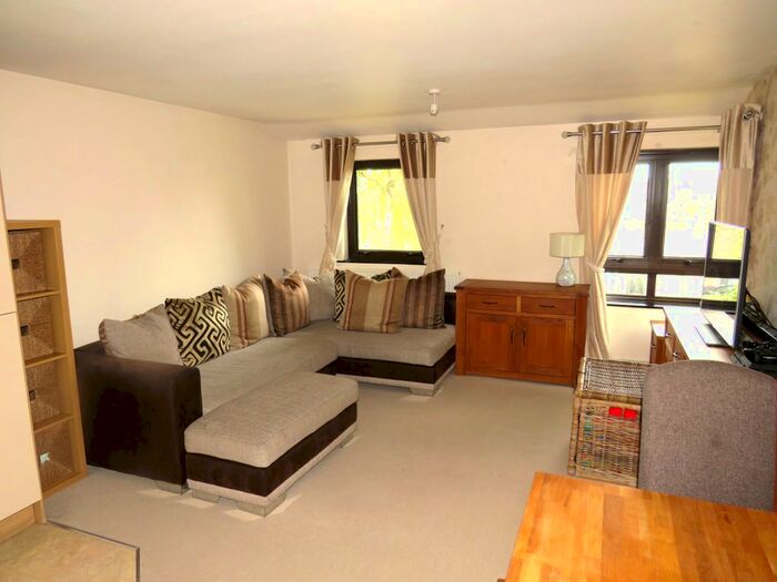 2 Bedroom Flat To Rent In Blackwater Lane, Crawley, RH10