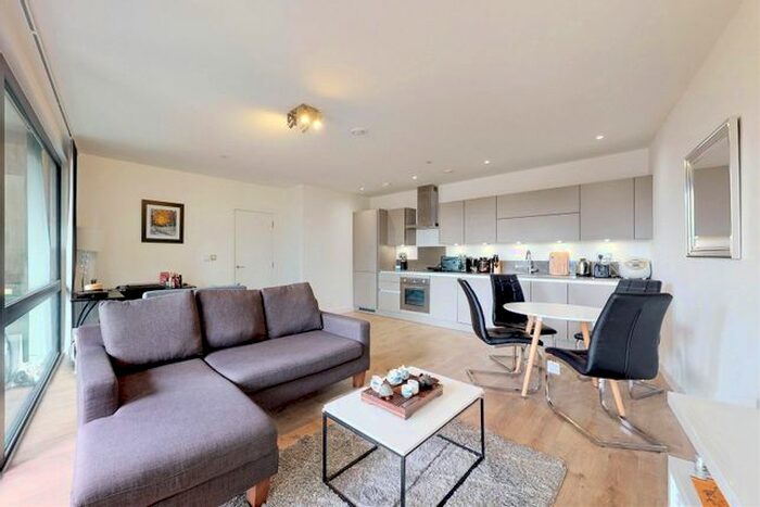 1 Bedroom Flat To Rent In Williamsburg Plaza, London, E14