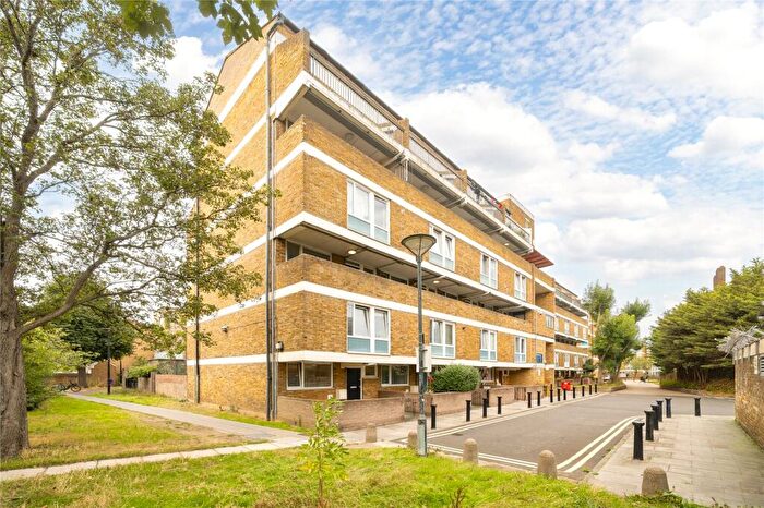 4 Bedroom Maisonette For Sale In Hitchin Square, Bow, London, E3