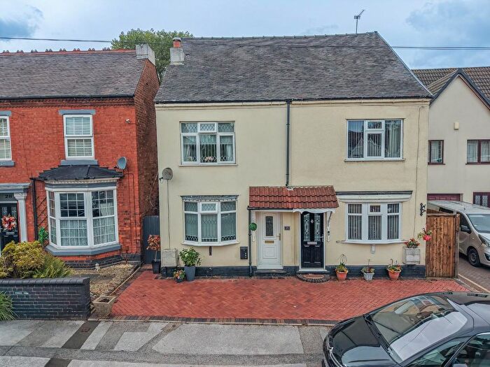 3 Bedroom Semi-Detached House For Sale In Beechtree Road, Walsall, WS9
