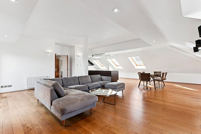 3 Bedroom Flat To Rent In Melville Place, Islington, N1