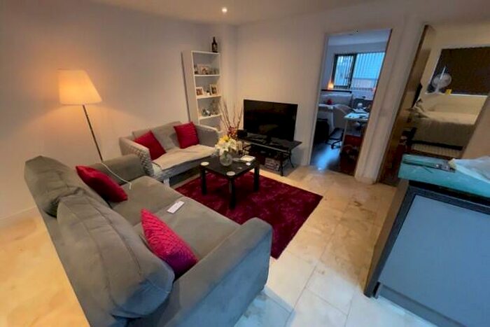 2 Bedroom Flat To Rent In Rhigos Gardens Cardiff, CF24