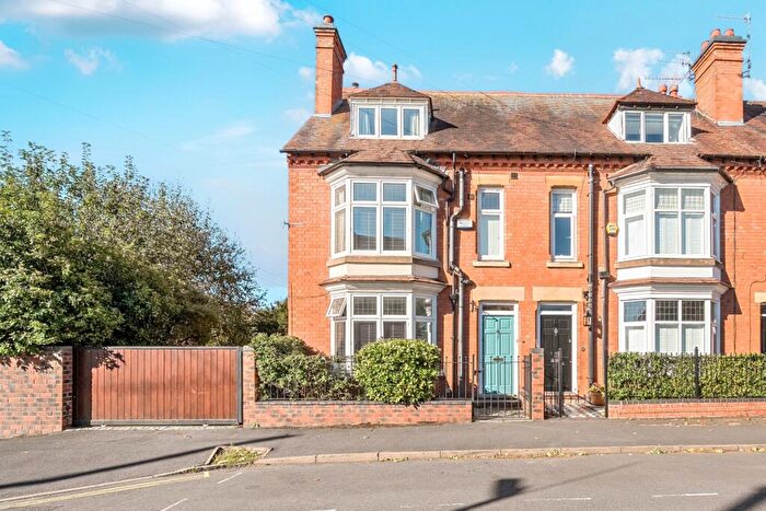 4 Bedroom Semi-Detached House To Rent In Stratford-upon-Avon, Warwickshire, CV37