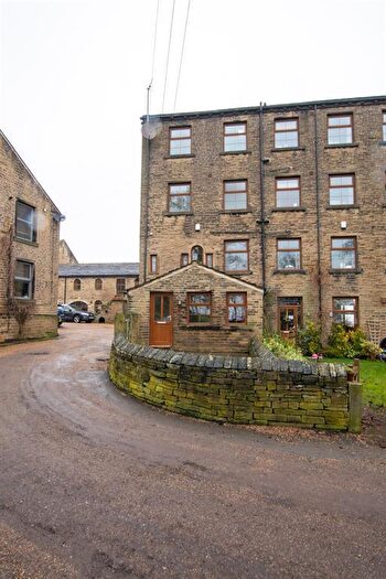 3 Bedroom End Of Terrace House To Rent In The Mill, Barker Royd, Southowram, HX3