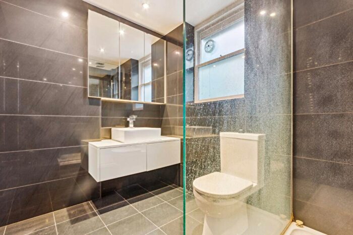 1 Bedroom Flat To Rent In Wilmington House, Highbury Crescent, N5