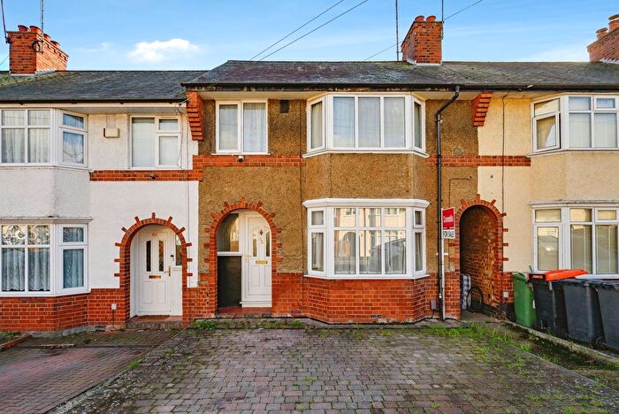 3 Bedroom Terraced House For Sale In Capron Road, Dunstable, Bedfordshire, LU5