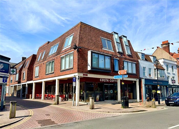 1 Bedroom Apartment For Sale In New Street, Lymington, Hampshire, SO41