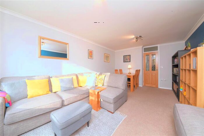 2 Bedroom Maisonette For Sale In Brownswell Road, East Finchley, N2