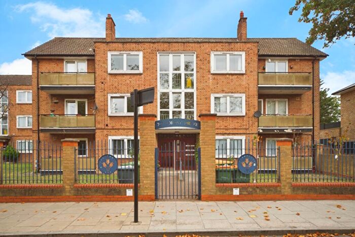 2 Bedroom Flat For Sale In Forest Drive, London, E12