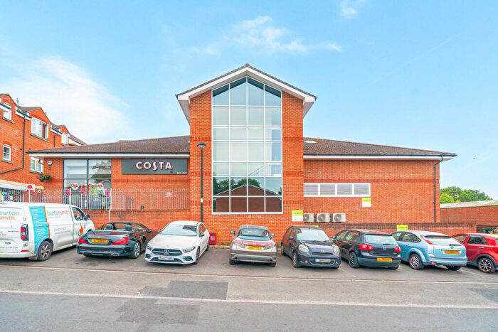 1 Bedroom Flat For Sale In Bells Hill Green, Stoke Poges, SL2