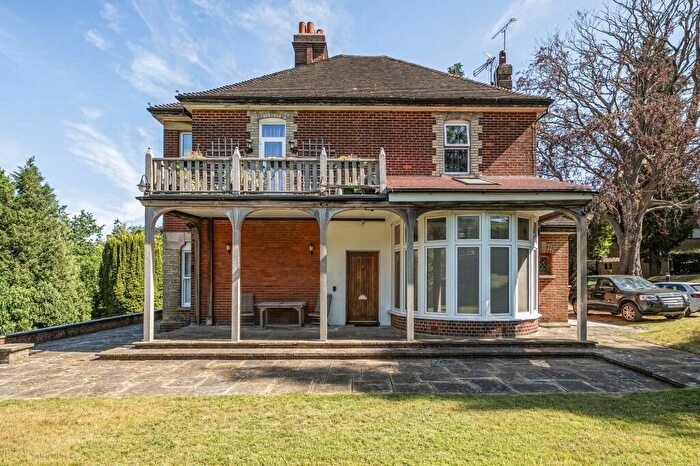 2 Bedroom Flat For Sale In Torwood Lane, Torwood, CR3