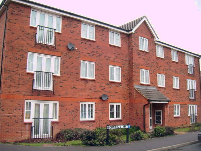 3 Bedroom Flat To Rent In Richards Street, AL10