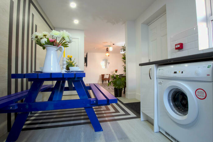 6 Bedroom House To Rent In Halsbury Road, L6