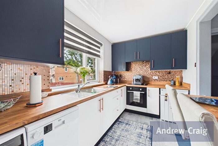2 Bedroom Flat For Sale In Falstone Square, Newcastle Upon Tyne, NE3