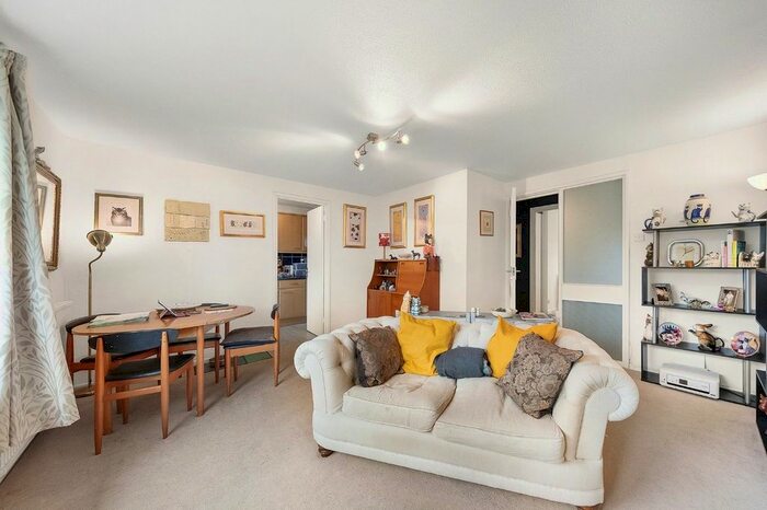 2 Bedroom Flat To Rent In Freethorpe Close, London, SE19