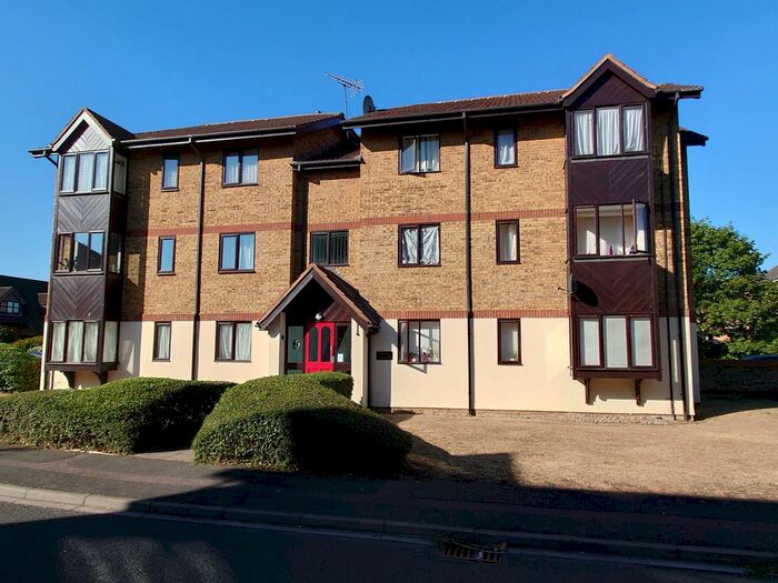 2 Bedroom Flat To Rent In Redwood Grove, Bedford, MK42