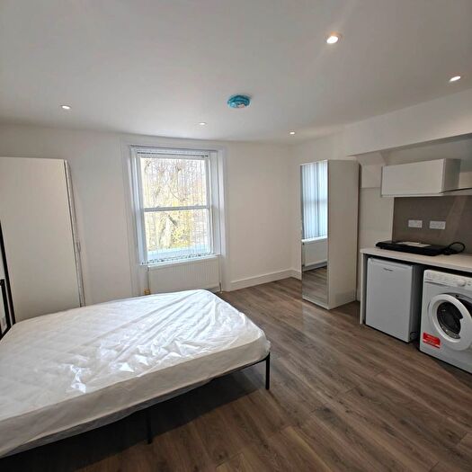 Studio To Rent In The Common, Ealing, W5