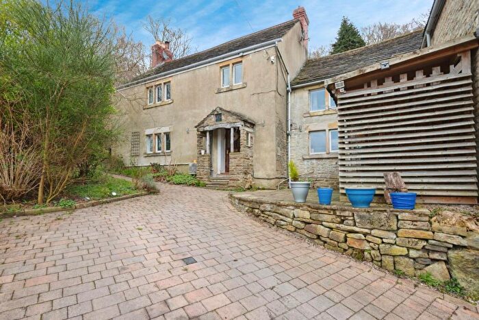 4 Bedroom Semi-Detached House For Sale In Pyegrove, Glossop, SK13