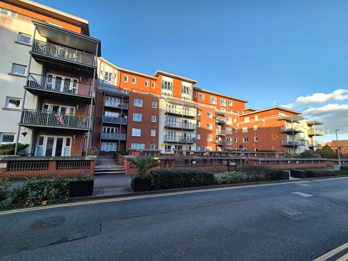 2 Bedroom Flat To Rent In Avenel Way, Poole, BH15
