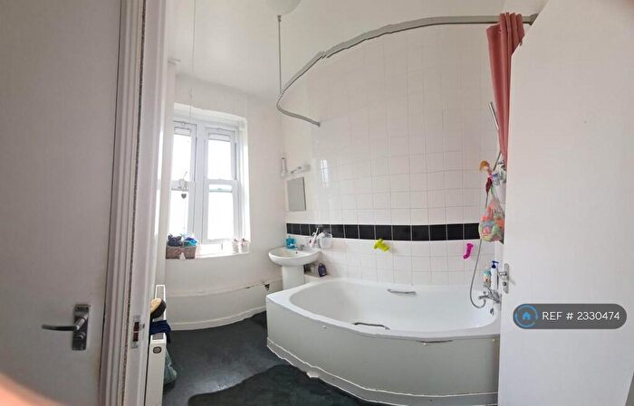 2 Bedroom Flat To Rent In Turin Street, Bethnal Green, E2