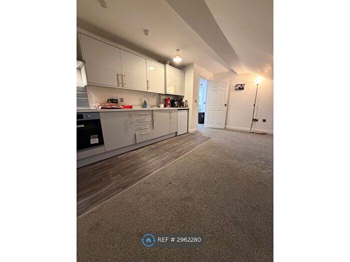 2 Bedroom Flat To Rent In London Road, Buxton, SK17