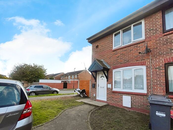 2 Bedroom End Terrace House To Rent In Linslade Close, Hounslow, TW4