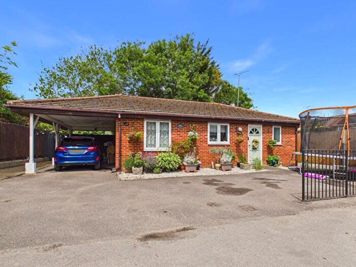 2 Bedroom Detached Bungalow For Sale In Tidmarsh Street, Reading, RG30