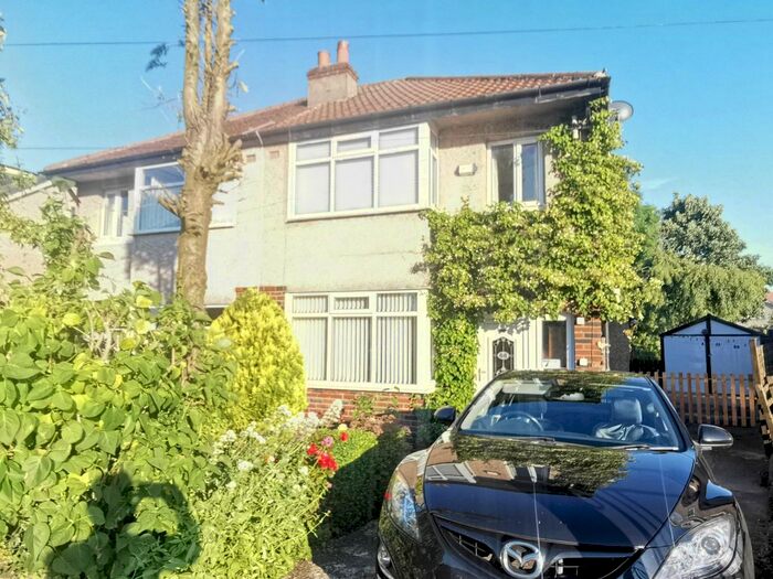 3 Bedroom Semi-Detached House To Rent In Briardale Road, Bradford, BD9