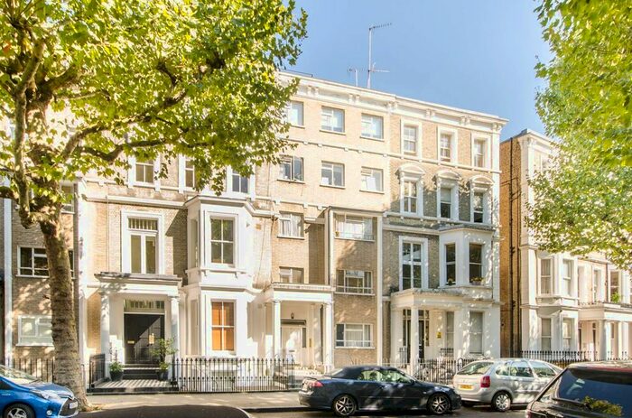 1 Bedroom Flat To Rent In Philbeach Gardens, Earls Court, London, SW5