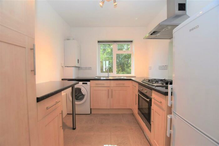 2 Bedroom Bungalow To Rent In Henley Road, Caversham, RG4