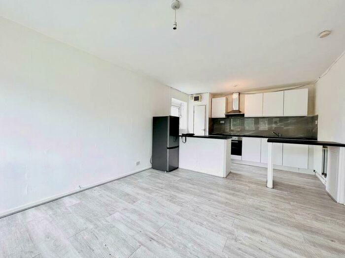 2 Bedroom Flat To Rent In Rowley Gardens, Manor House, N4