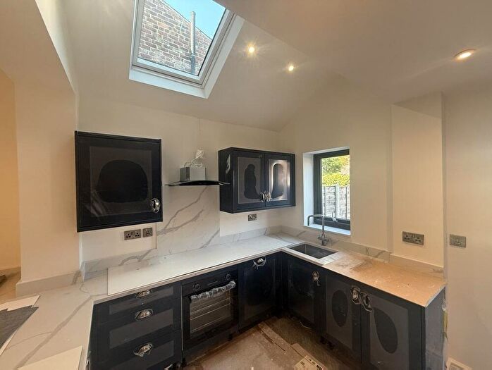 2 Bedroom End Of Terrace House To Rent In Waverley Road, Sale, M33