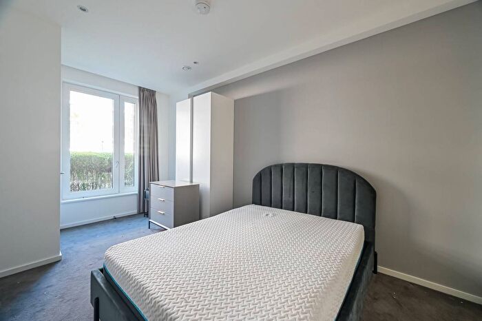 4 Bedroom Flat To Rent In Sunrise Close, Stratford, London, E20