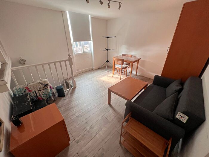 Studio To Rent In Oaklands Grove, London, W12