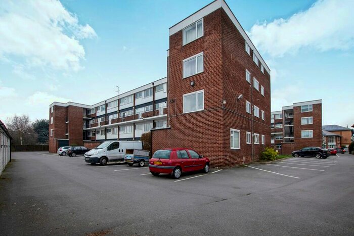 2 Bedroom Apartment To Rent In The Poplars, West Bridgford, NG2