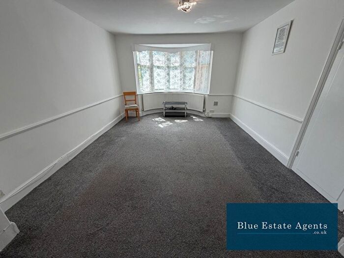 3 Bedroom Semi-Detached House To Rent In Berwyn Avenue, Hounslow, TW3