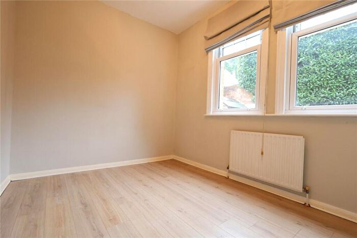 2 Bedroom Apartment For Sale In The Crescent, Farnham, Surrey, GU9