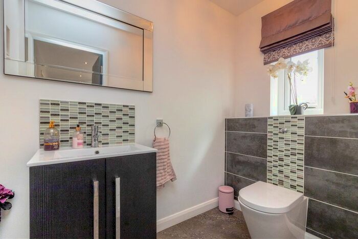 5 Bedroom Detached House To Rent In Worsbrough Road, Birdwell, Barnsley, S70