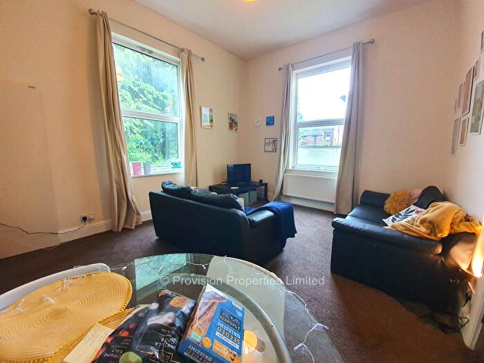 2 Bedroom Flat To Rent In Victoria Road, Hyde Park, Leeds, LS6