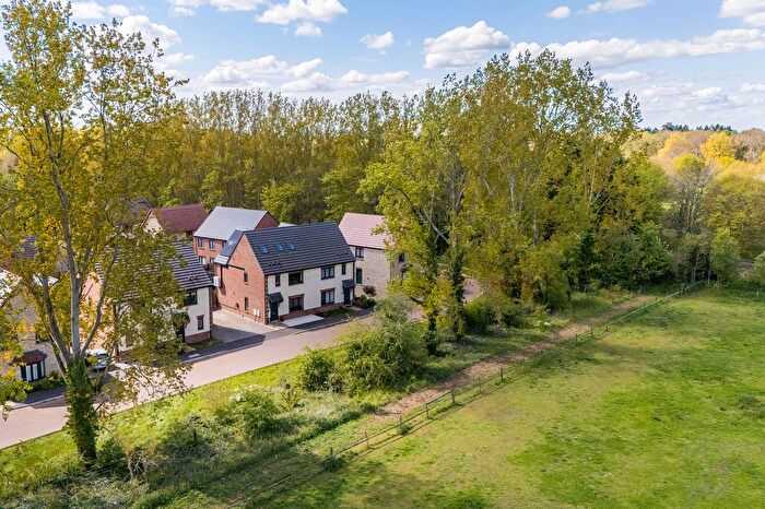 4 Bedroom Semi-Detached House For Sale In Davies Edge, Marcham, OX13